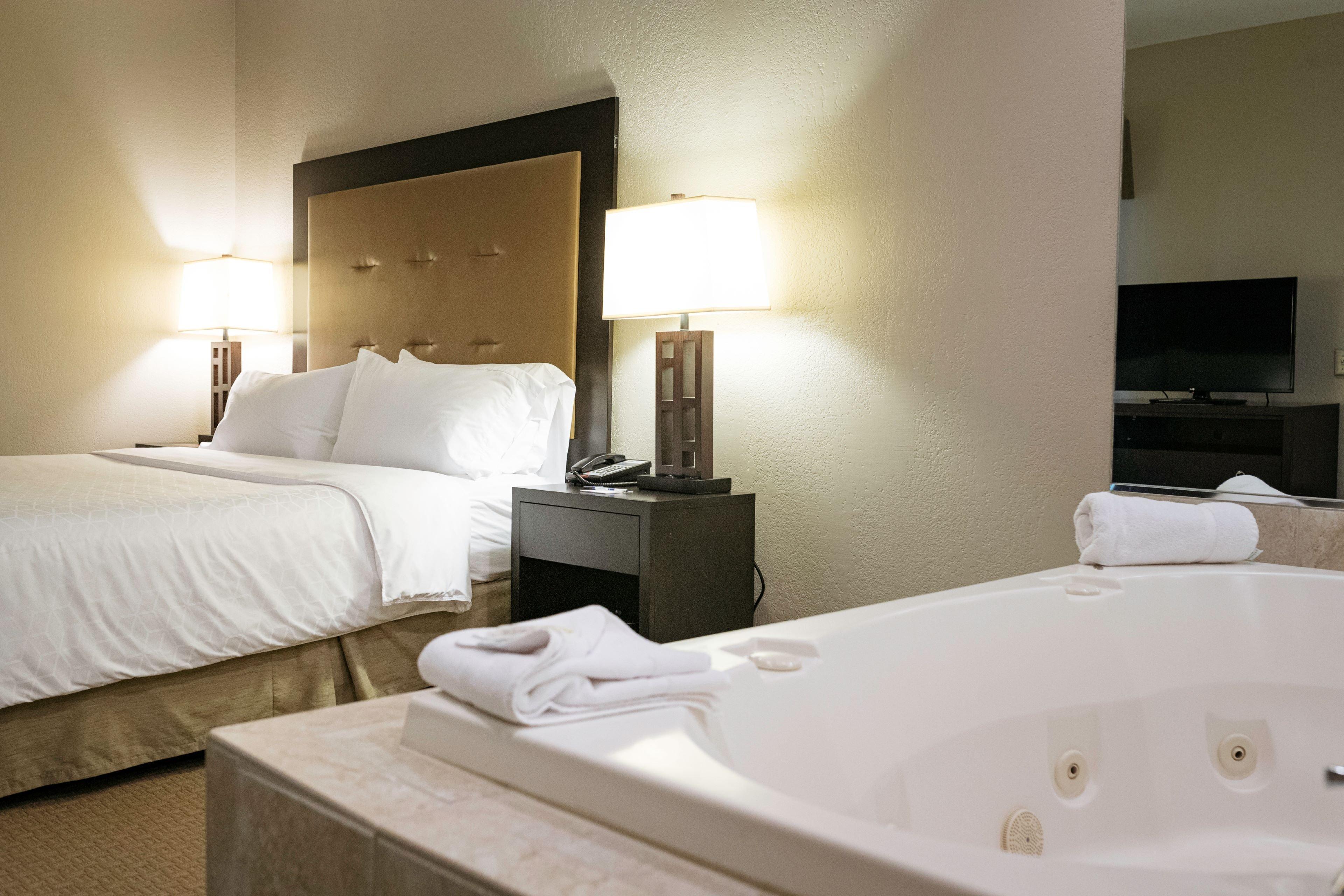 Express & - North By Ihg Olathe