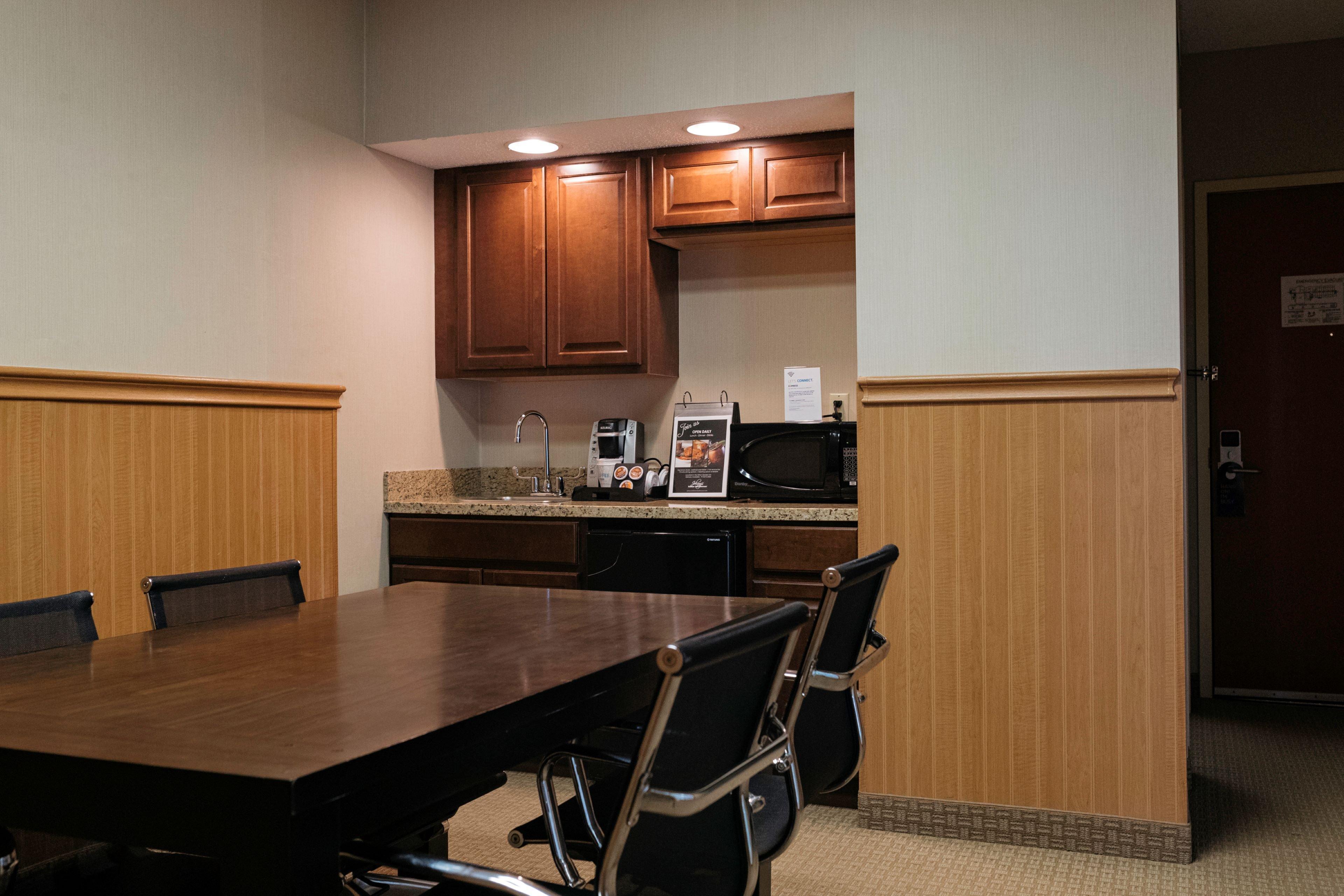 Hotel Express & - North By Ihg Olathe